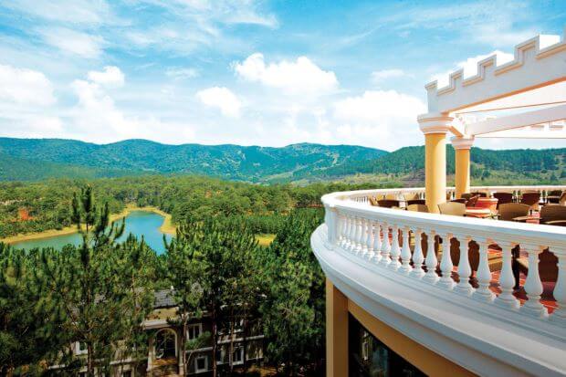 Top 10 khách sạn tình yêu Đà Lạt - Khách sạn Dalat Edensee Lake