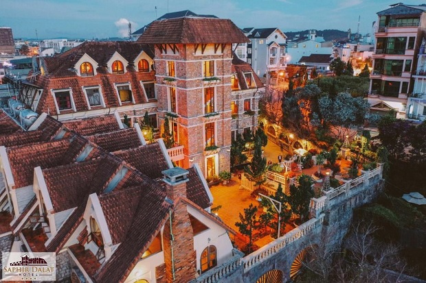 Khách sạn Đà Lạt view đẹp Saphir Dalat