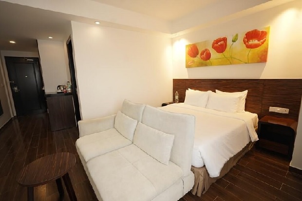 Phòng Deluxe double có giường đôi cỡ lớn Khách sạn Phú Hòa Đà Lạt
