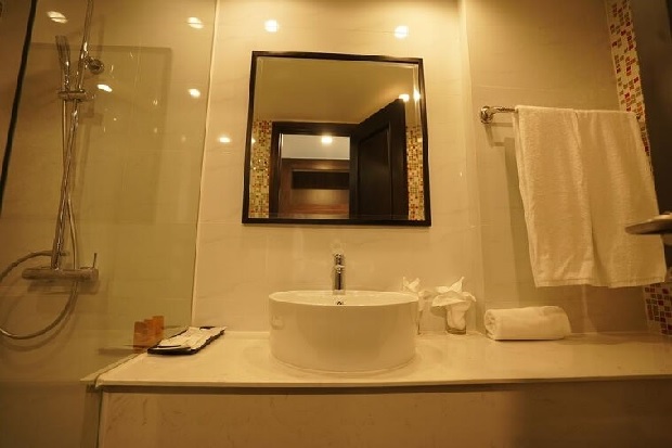 Phòng Superior Family có nhà tắm sang trọng tại Khách sạn Phú Hòa Đà Lạt