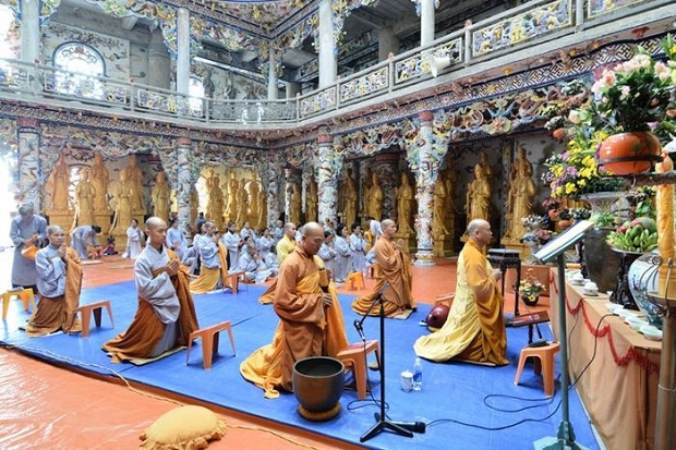 Chánh điện linh thiêng của chùa Ve Chai Đà Lạt